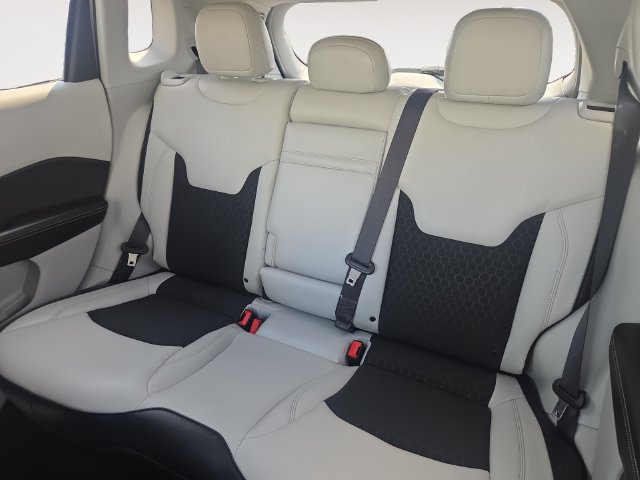 Used 2018 Jeep Compass Latitude w/ Popular Equipment Group FWD image 13