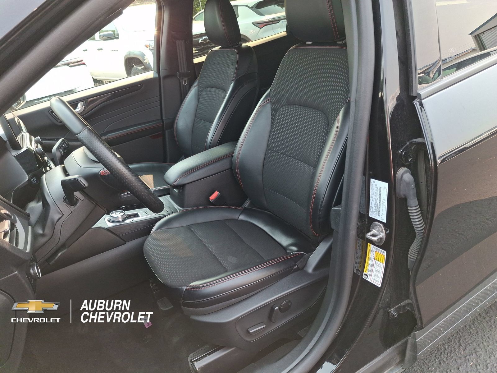 Used 2025 Ford Escape ST-Line Select AWD/4WD image 17