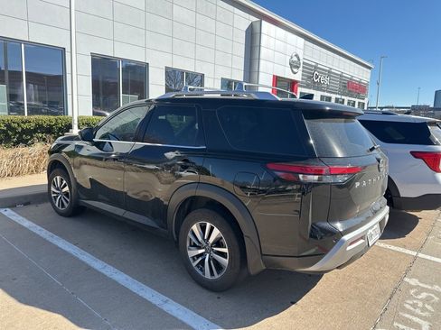 Used 2022 Nissan Pathfinder SL image 3