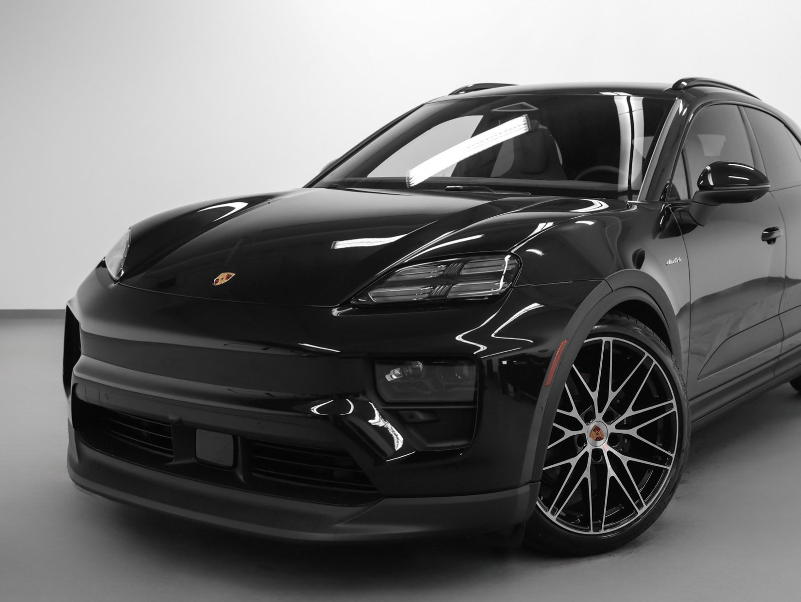 Certified 2026 Porsche Macan 4 Electric AWD/4WD image 7