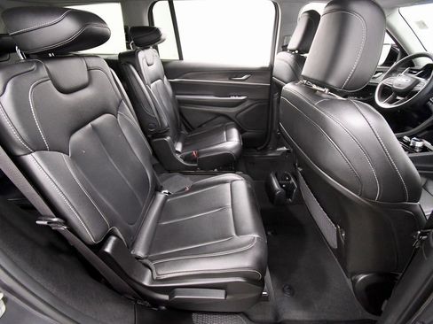 Used 2023 Jeep Grand Cherokee L Limited image 17