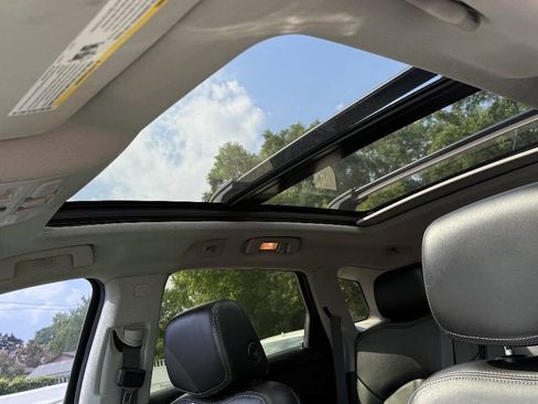 Used 2015 Cadillac SRX Luxury w/ Driver Awareness Package FWD image 18
