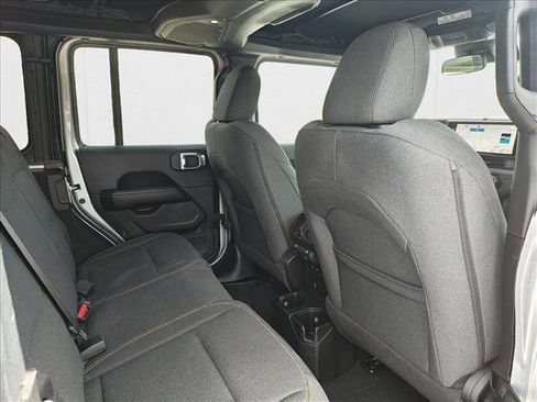 Used 2024 Jeep Wrangler Sahara image 21