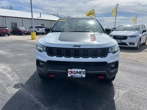 Used 2025 Jeep Compass Trailhawk AWD/4WD image 20