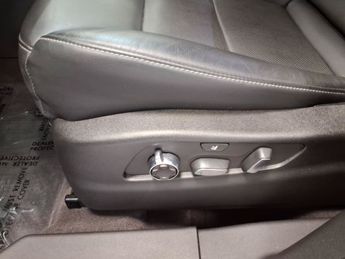 Used 2024 Cadillac XT4 Premium Luxury w/ Technology Package FWD image 21