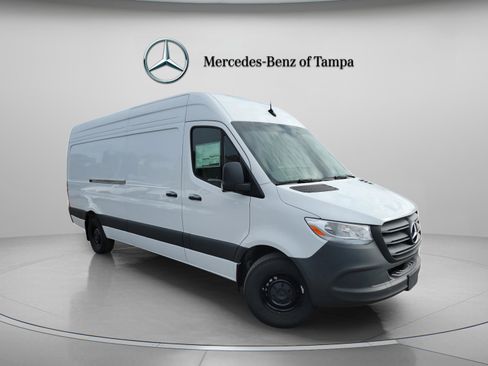 Used 2025 Mercedes-Benz Sprinter 2500 image 6
