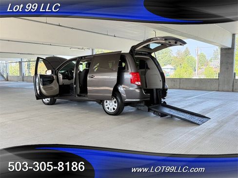 Used 2018 Dodge Grand Caravan SE w/ Power Convenience Group I FWD image 30