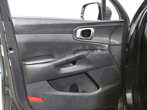 Used 2023 Kia Sorento LX image 27