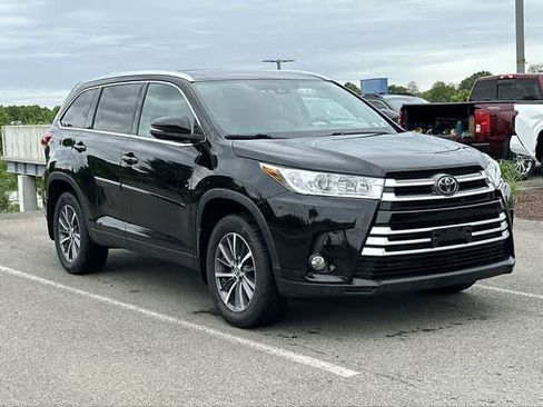 Used 2019 Toyota Highlander XLE AWD/4WD image 23