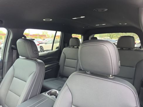 Used 2024 Chevrolet Traverse LT w/ Enhanced Driving Package FWD image 24
