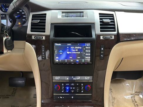 Used 2007 Cadillac Escalade AWD w/ Climate Package image 15