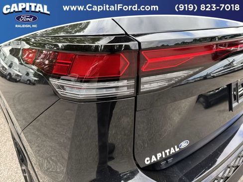 Used 2026 Volkswagen Tiguan SE R-Line AWD/4WD image 15