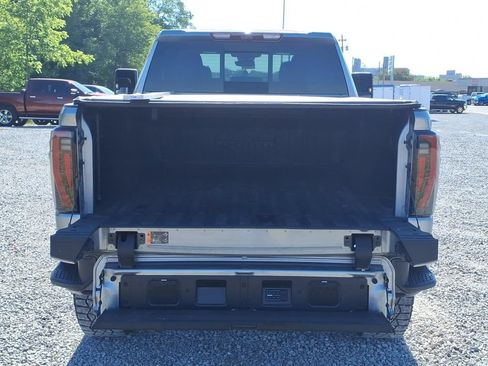Used 2025 GMC Sierra 2500 AT4X AWD/4WD image 17