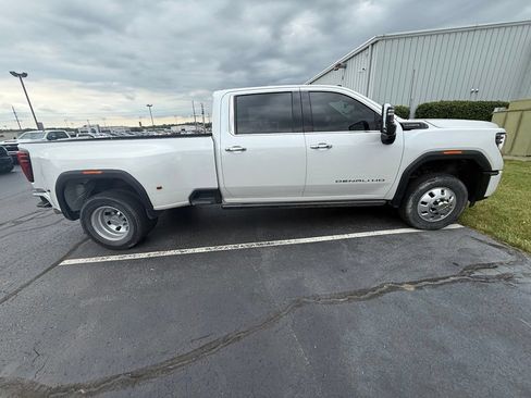 Used 2024 GMC Sierra 3500 Denali Ultimate AWD/4WD image 6
