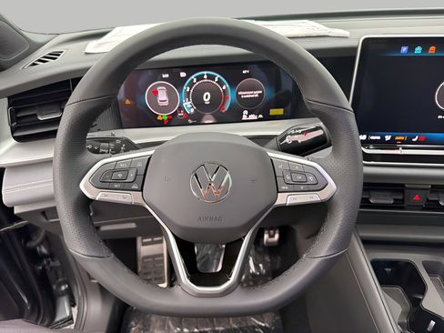 New 2026 Volkswagen Tiguan SE R-Line AWD/4WD image 12