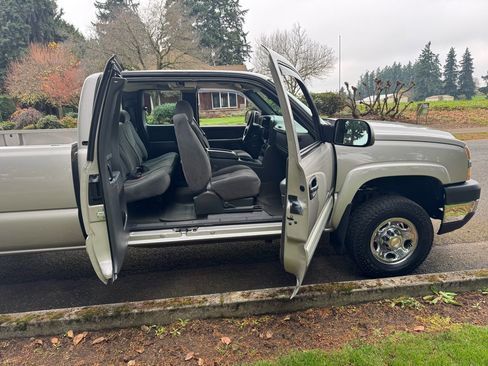 Used 2005 Chevrolet Silverado 2500 LS image 14