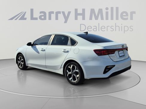 Used 2019 Kia Forte LXS FWD image 3