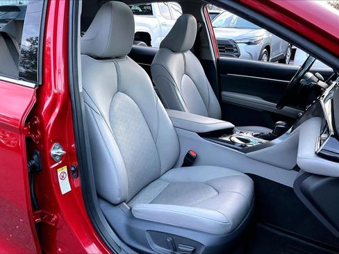 Used 2019 Toyota Camry XSE image 8