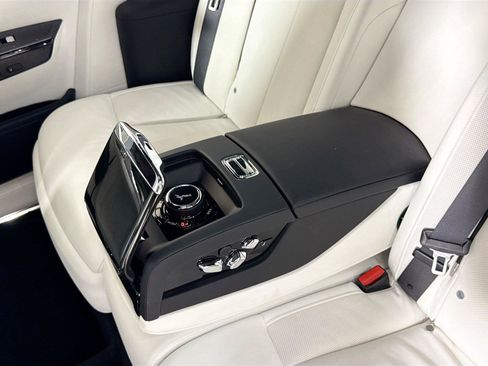 Used 2023 Rolls-Royce Phantom Sedan RWD image 30