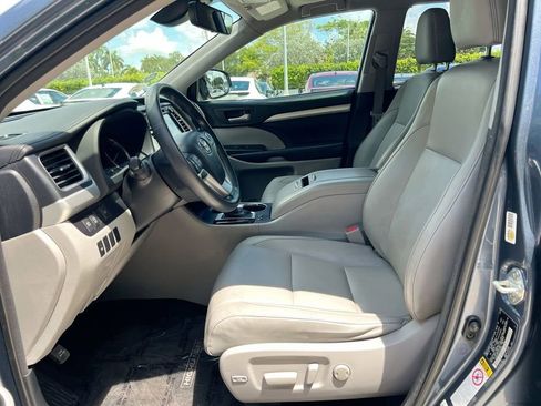 Used 2018 Toyota Highlander XLE FWD image 12