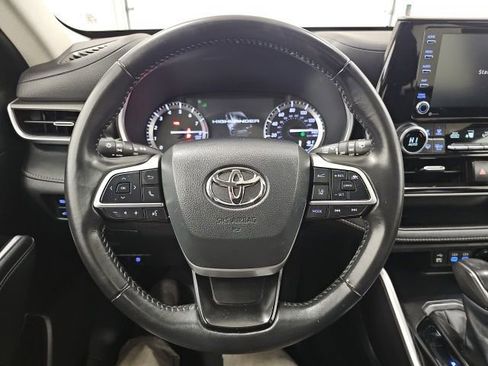 Certified 2022 Toyota Highlander XLE image 18