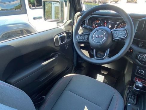 New 2025 Jeep Wrangler Unlimited Rubicon w/ Technology Group image 32