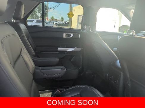 Used 2023 Ford Explorer XLT w/ Equipment Group 202A AWD/4WD image 9