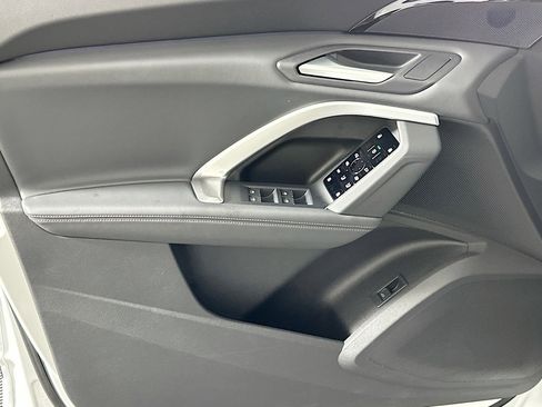 Used 2025 Audi Q5 Premium w/ Convenience Package image 21