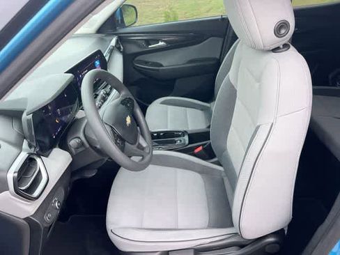 Used 2025 Chevrolet TrailBlazer LT AWD/4WD image 11