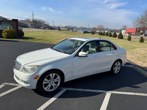 Used 2010 Mercedes-Benz C 300 Sedan image 3