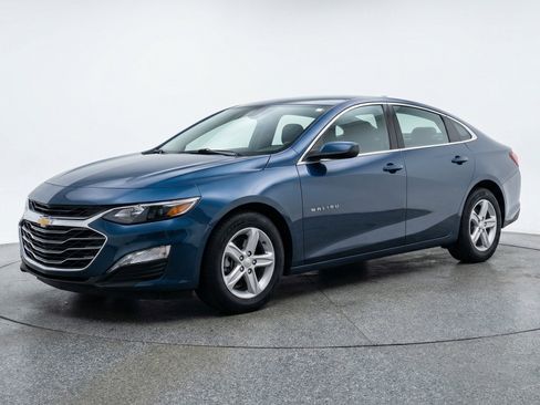 Used 2024 Chevrolet Malibu LT image 3