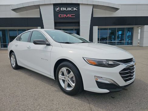 Used 2022 Chevrolet Malibu LS FWD image 1