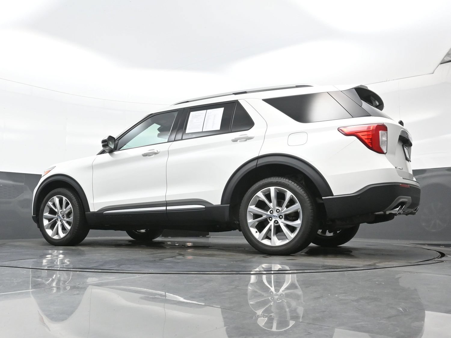 Used 2023 Ford Explorer Platinum w/ Technology Package AWD/4WD image 31
