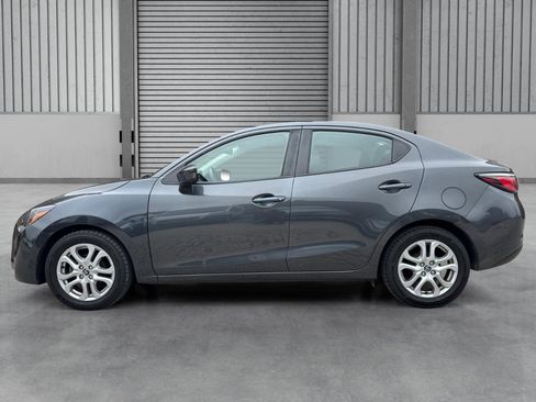 Used 2018 Toyota Yaris iA image 2