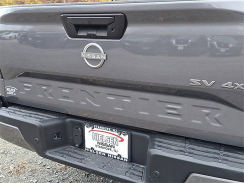 Used 2023 Nissan Frontier SV w/ SV Convenience Package image 17