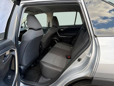 Used 2024 Toyota RAV4 XLE AWD/4WD image 4