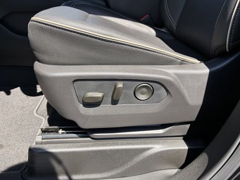 Used 2026 Chevrolet Suburban Premier image 26