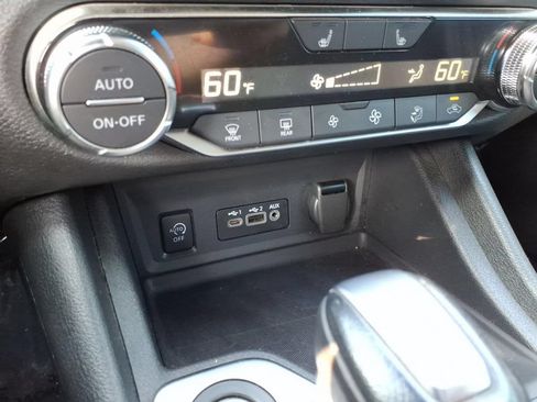 Certified 2025 Nissan Sentra SR FWD image 19