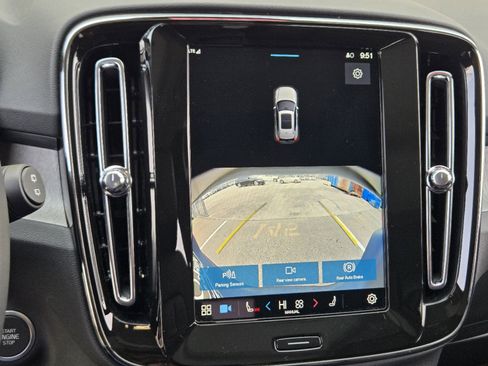 New 2025 Volvo XC40 B5 Core w/ Protection Package Premier image 21