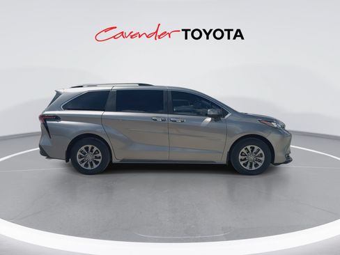 Certified 2026 Toyota Sienna XLE FWD image 9