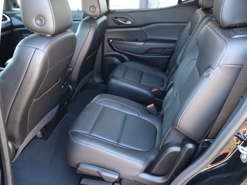 Used 2023 GMC Acadia SLT w/ Elevation Edition FWD image 6