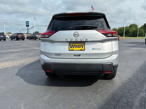 Used 2024 Nissan Rogue SV AWD/4WD image 4