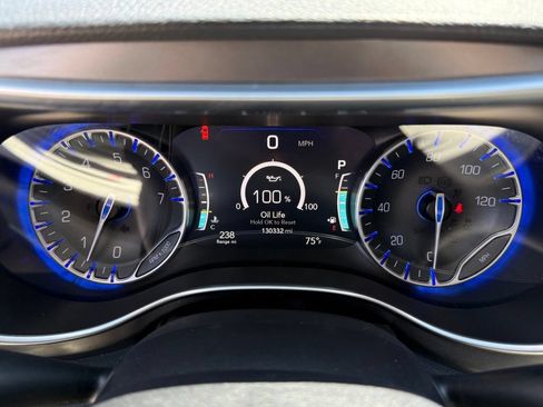Used 2019 Chrysler Pacifica Limited w/ Advanced Safetytec Group FWD image 21