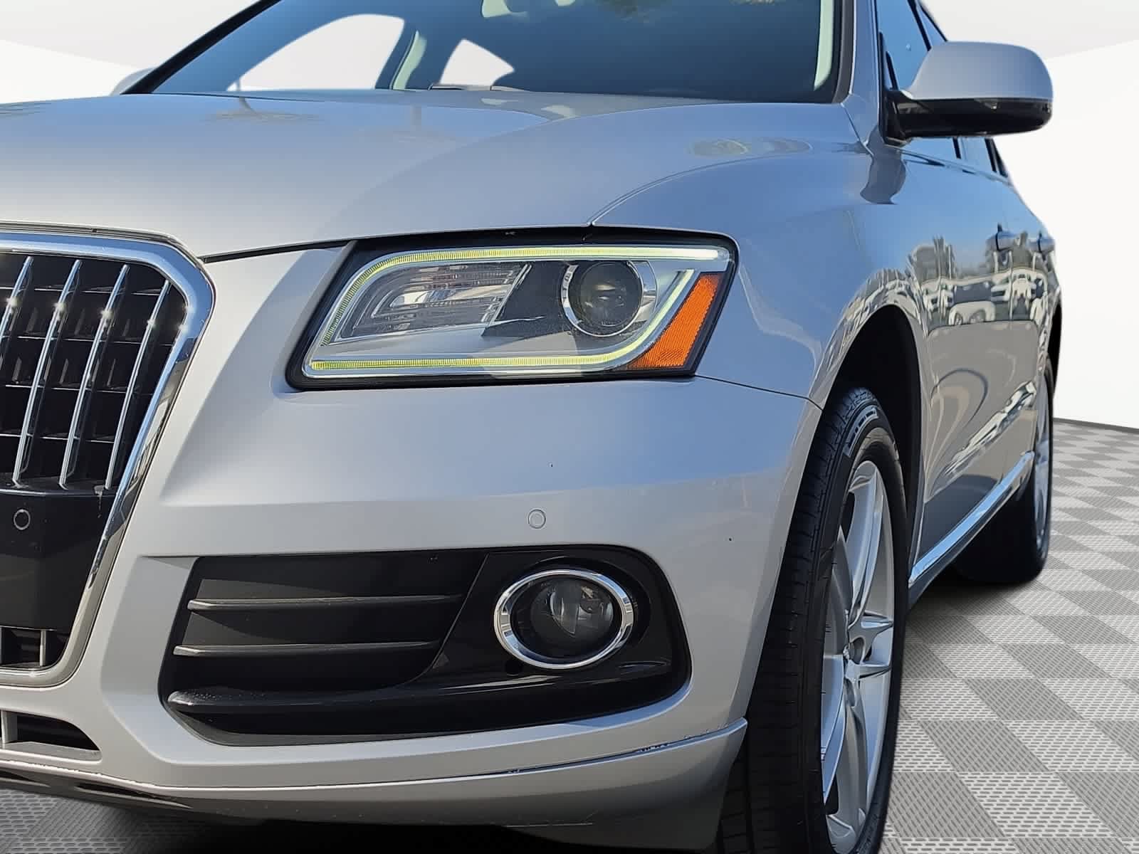 Used 2017 Audi Q5 2.0T Premium Plus w/ Technology Package AWD/4WD image 4
