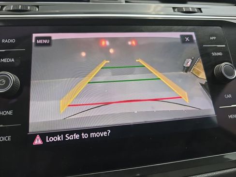 Used 2018 Volkswagen Tiguan SE image 28