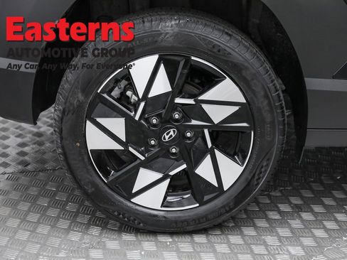 Used 2024 Hyundai Kona SEL image 30