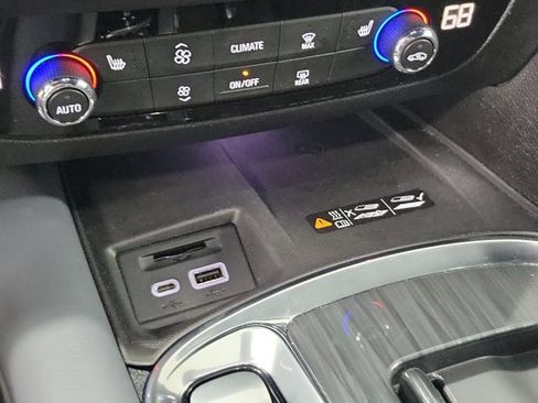 Used 2024 Buick Enclave Essence w/ Sport Touring Edition image 32