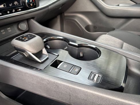 Used 2025 Nissan Rogue SV image 43