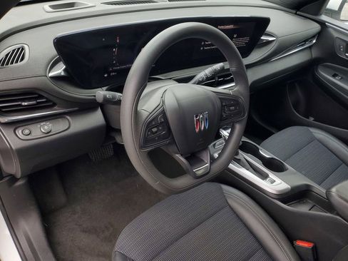 Used 2025 Buick Envista Preferred image 11