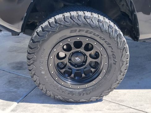 Used 2021 Toyota Tacoma SR AWD/4WD image 9